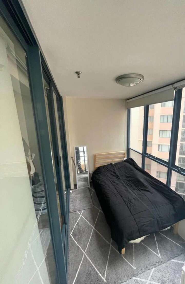 华人区小阳台要价每周0