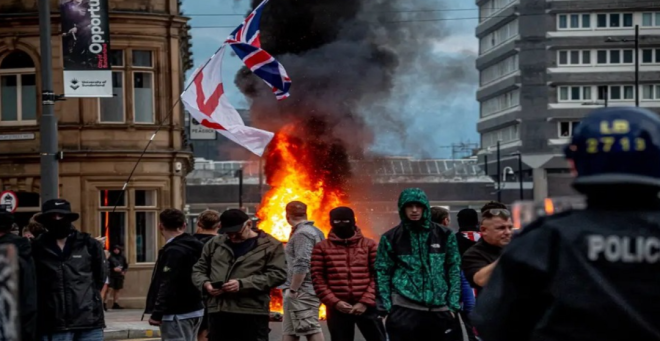 英国爆发十几年来最大暴乱