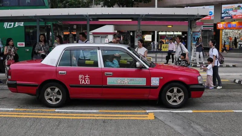香港九龙尖沙咀一辆的士（出租车）在等候乘客
