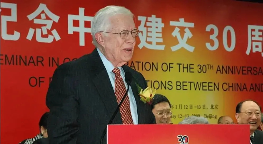 卡特于2009年前来中国，出席中美建交30周年纪念活动