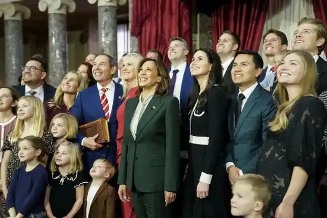 哈里斯以美国副总统身份出席第119届国会并宣誓