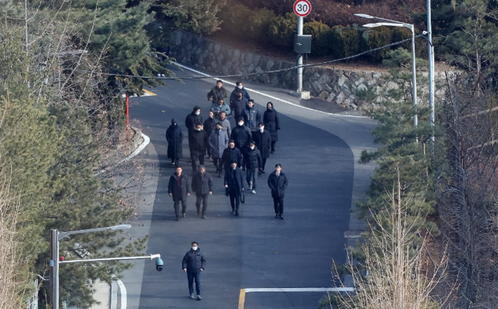 韩国公调处与总统警卫处对峙超5小时后离开