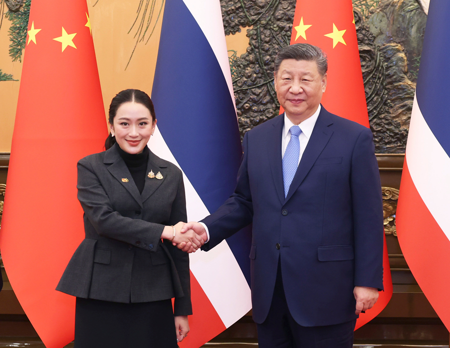 国家主席习近平在北京人民大会堂会见来华进行正式访问的泰国总理佩通坦