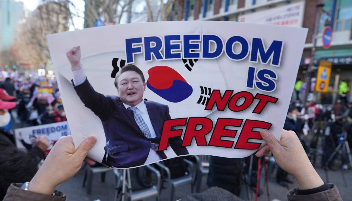 尹锡悦出席弹劾庭审 专家宪法法院将支持弹劾