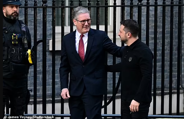 英国首相会见泽连斯基