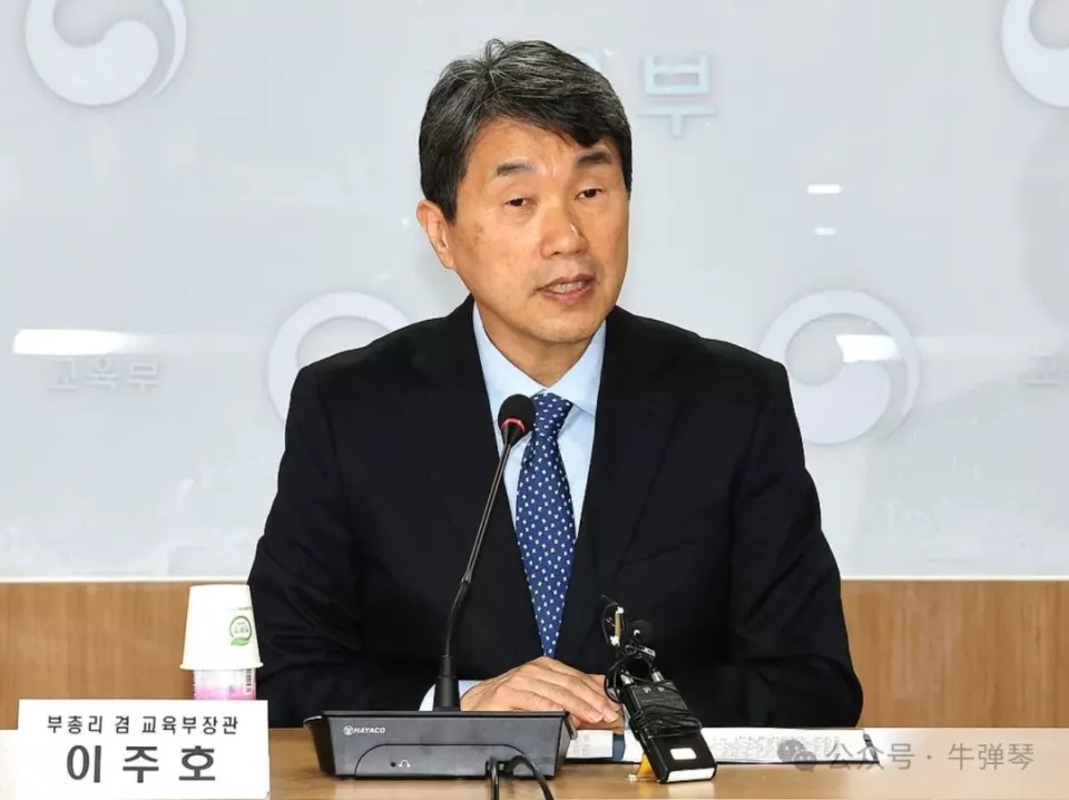 韩国最新的代总统 李周浩
