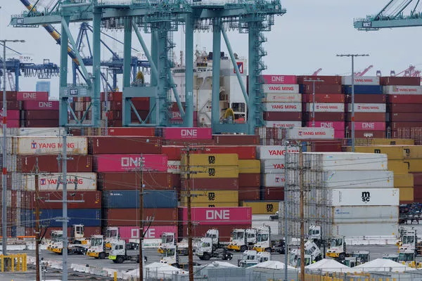 美国加州洛杉矶港（Port of Los Angeles）减少逾30％货运量