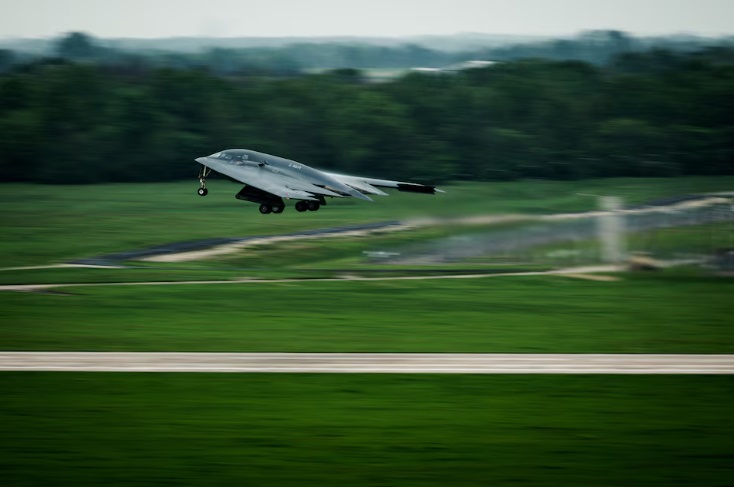  B-2 战略轰炸机