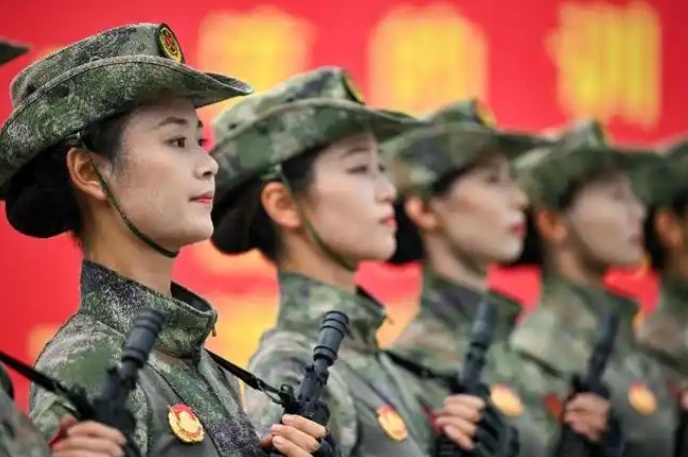 参阅队员在进行训练