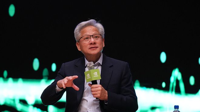 英伟达（Nvidia）首席执行官黄仁勋在亚太经济合作组织（APEC）CEO峰会期间发表讲话 ...
