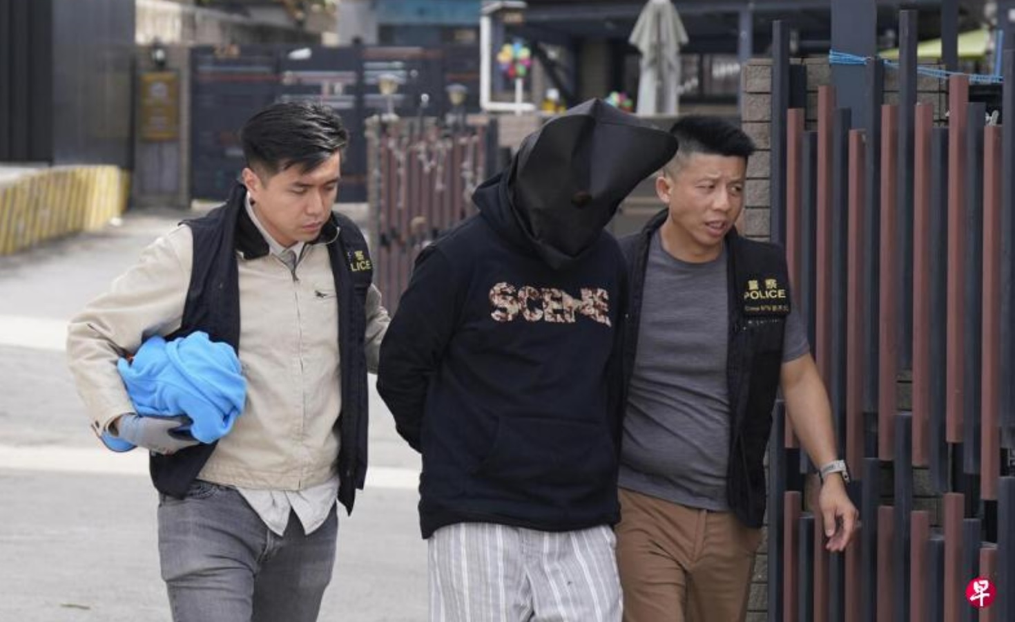 香港警方星期四（11月27日）凌晨拘捕三名负责宏福苑维修的工程公司负责人