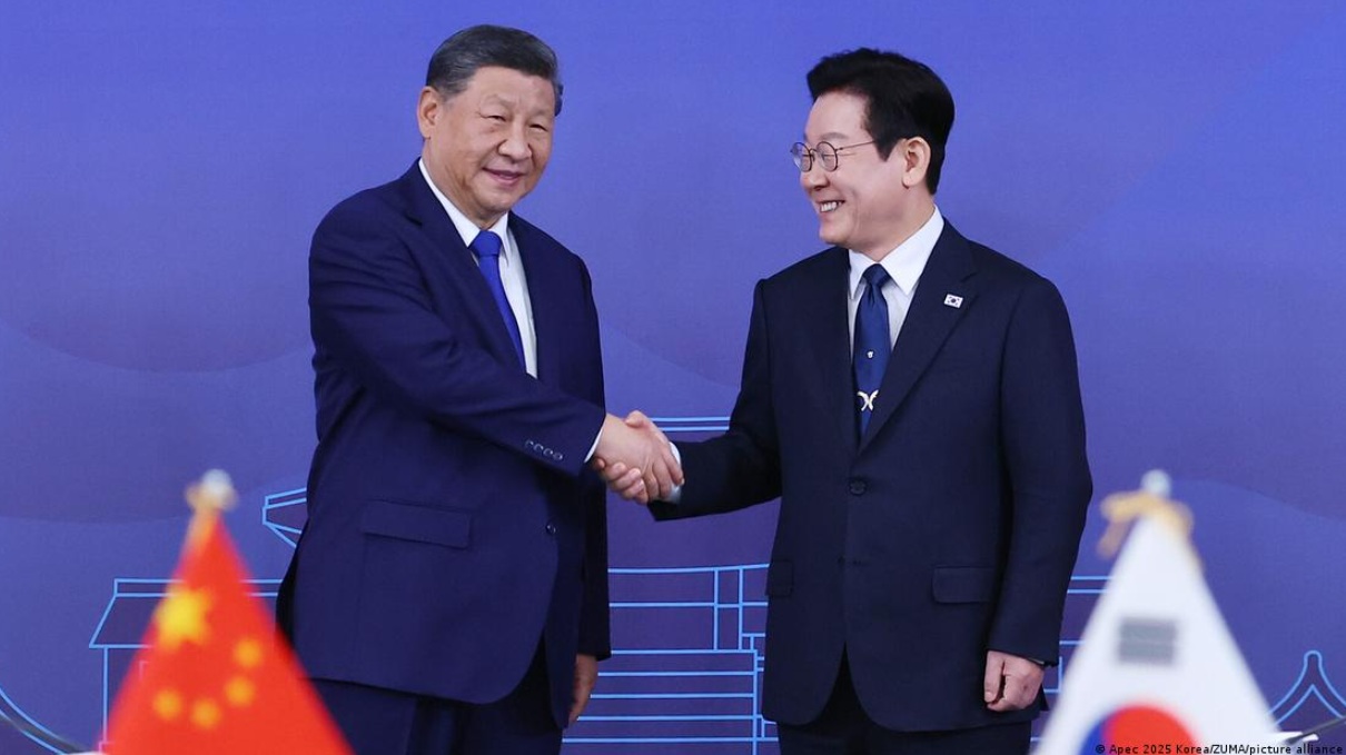 习近平和李在明去年11月在韩国庆州会面