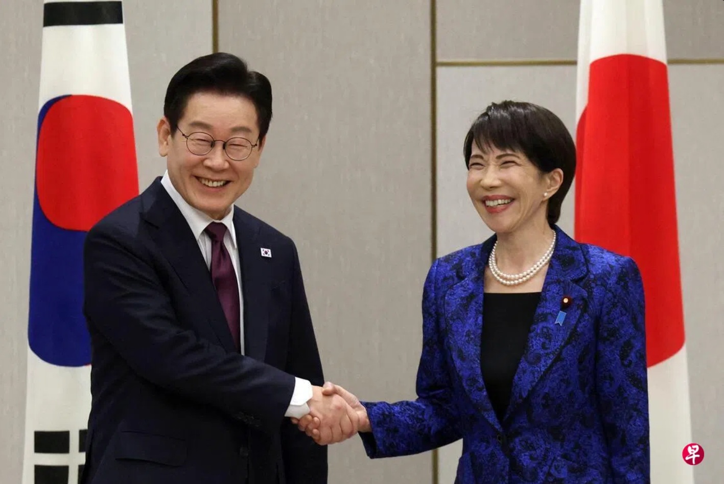日本首相高市早苗（右）星期二在奈良市与到访的韩国总统李在明举行会谈