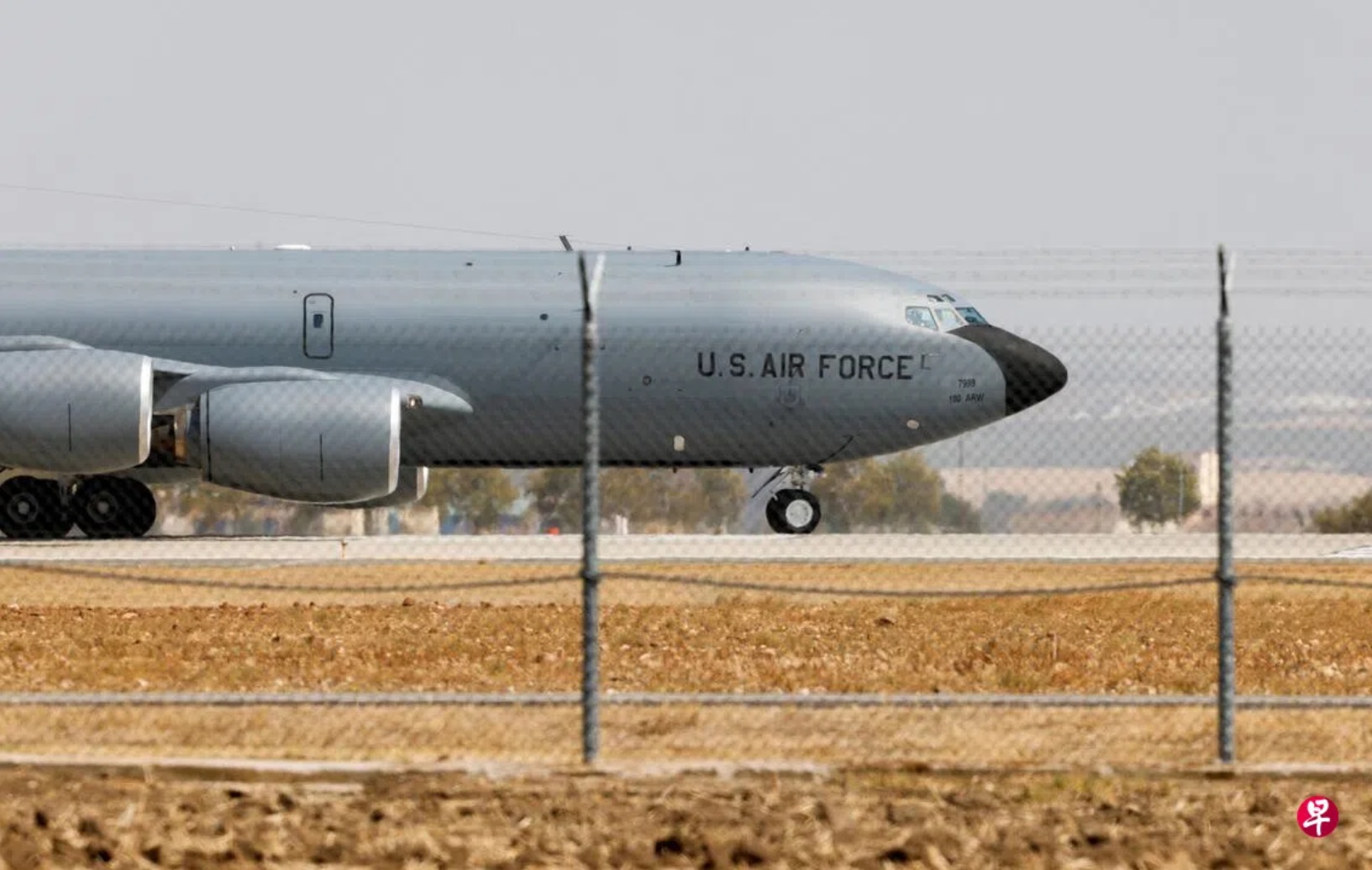 2021年8月，美军的波音KC-135“同温层加油机”在西班牙南部莫龙德拉弗龙特拉的莫龙空军基地滑行 ...