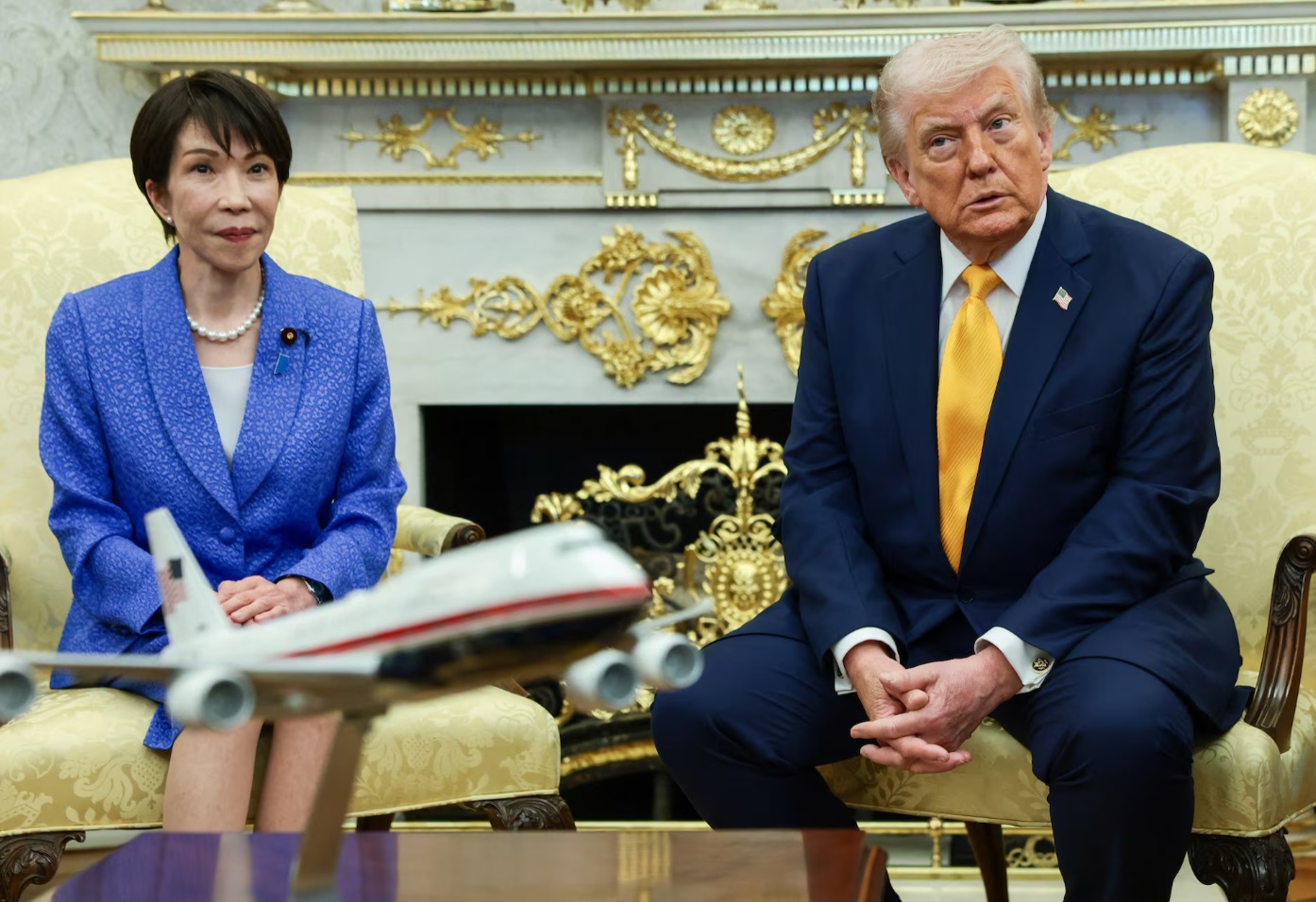 2026年3月19日，美国总统唐纳德·特朗普在华盛顿白宫椭圆形办公室会见了日本首相高市早苗 ... ...
